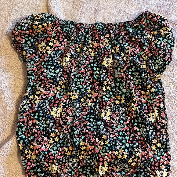 Kohls kids off the shoulder top with tie front and multicolor flower design - Picture 2 of 3